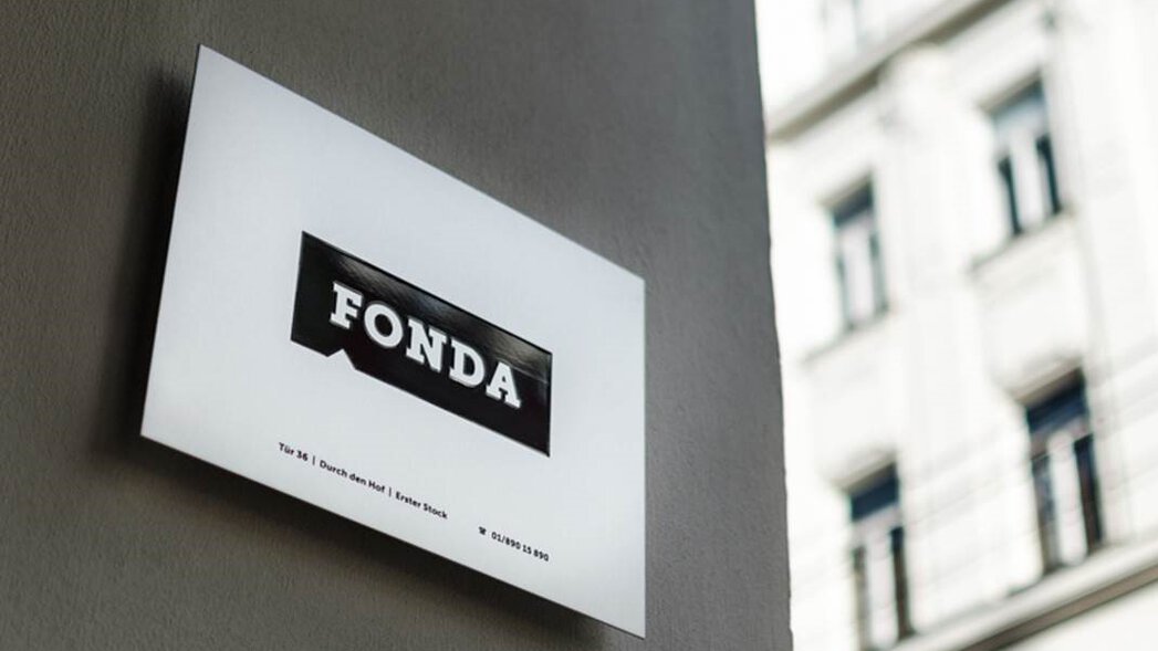 Fonda Schild auf der Neubaugasse